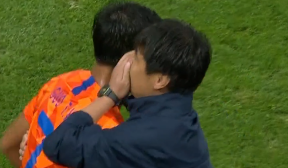 GIF：保护性换人，李霄鹏用刘超阳将郭田雨换下