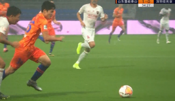 GIF：就差一点可惜了！段刘愚突破射门稍稍偏出