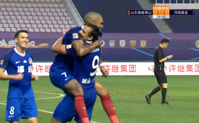GIF：多拉多低射扳平比分，鲁能1-1建业