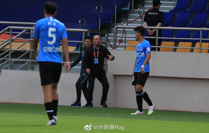 跟队记者：贝尼特斯不会从大连人下课，哈姆西克也不会走