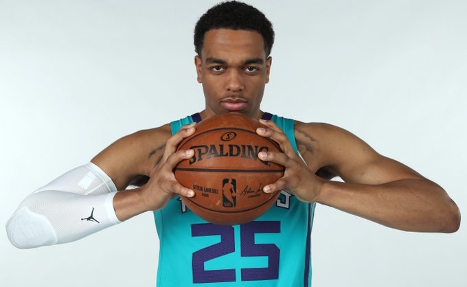 NBA官方推特祝黄蜂球员PJ-华盛顿22岁生日快乐