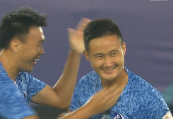 GIF：王耀鹏临危受命率先破门，大连人1-0恒大