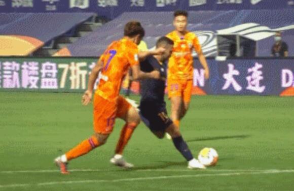 GIF：萨巴世界波破门扳回一分，富力1-5鲁能