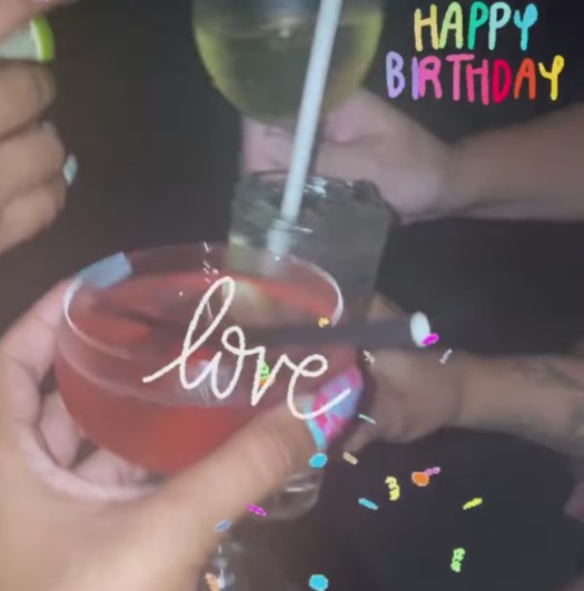 安东尼妻子拉拉为詹姆斯妻子萨瓦娜庆生：为你的生日干杯