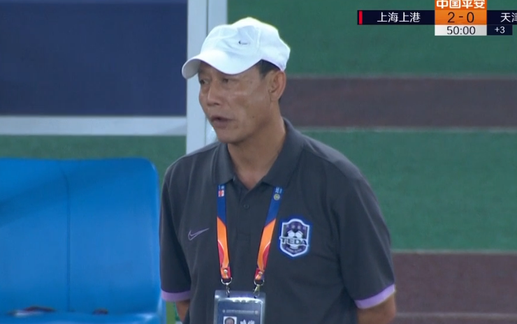 GIF：杨世元禁区内手球，颜骏凌轻松扑住阿奇姆彭点球