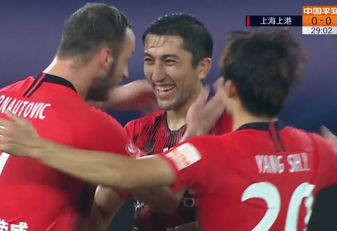 GIF：奥斯卡角球助攻，艾哈远射弹地破门！上港1-0泰达