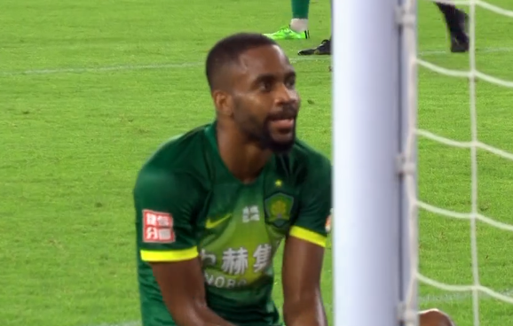 GIF：管他呢，快乐就行了！巴坎布门前近距离垫射……