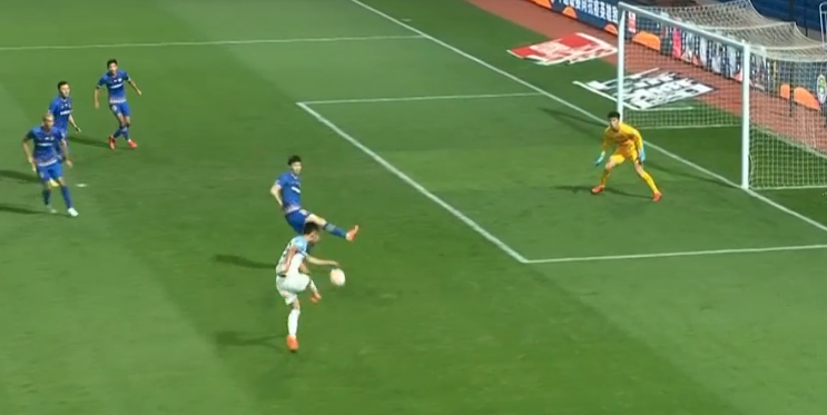 GIF：首秀又顺了！宋文杰射门打偏折射入网，苏宁3-2富力