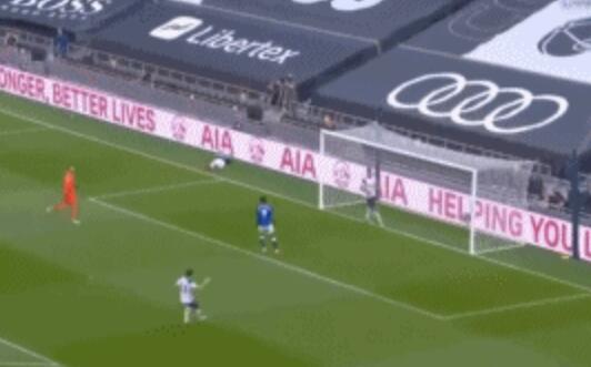 GIF：啊这？理查利森过掉门将，面对空门却打高了