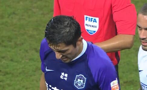 GIF：首秀即受伤离场，艾哈迈多夫被郑凯木替换下场