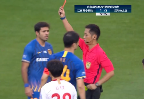 GIF：糜昊伦对埃德尔犯规，两黄变一红被罚下