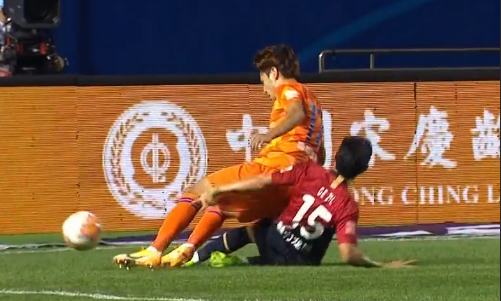 GIF：吴兴涵突破造点，佩莱主罚命中鲁能2-0领先