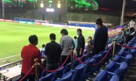 一图流：考察谁呢？陈戌源、李铁现场观看申花战苏宁