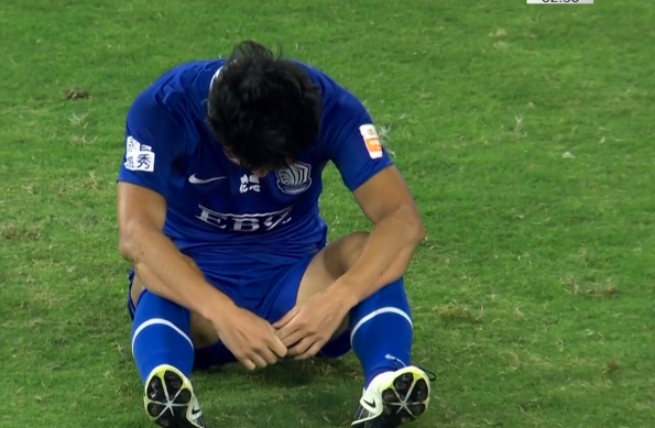 GIF：饼到嘴边都没含住！永昌朴世豪门前错失绝佳机会