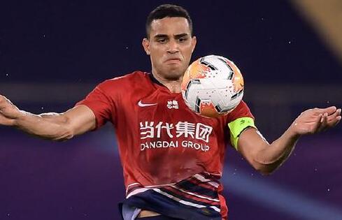 GIF:大摩托下底传中,卡尔德克抢点破门,重庆2-0