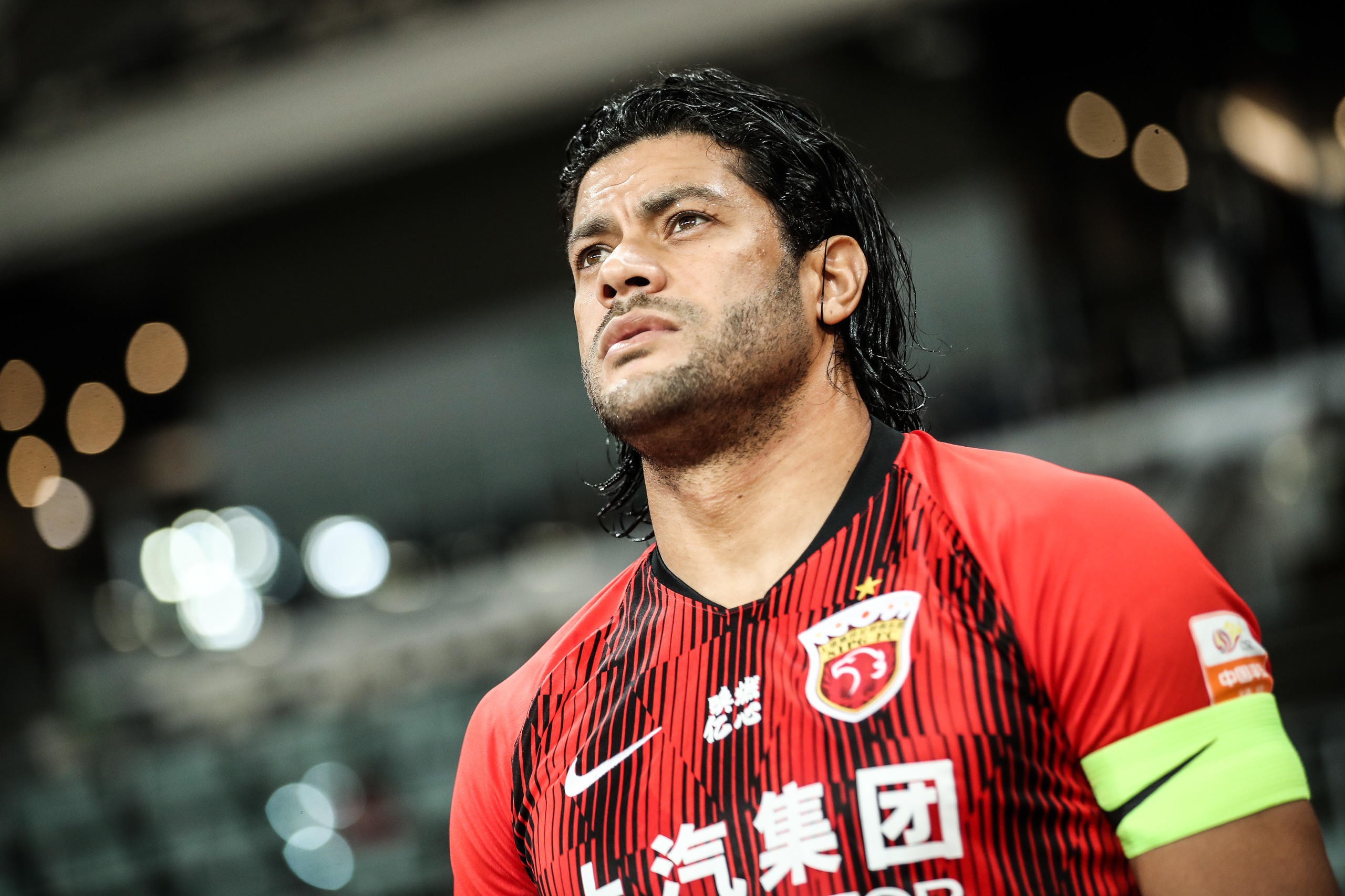 GIF：胡尔克超远任意球造点随后亲自命中，上港1-0国安