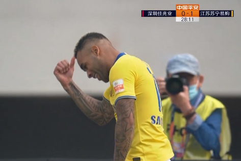 GIF：普拉利甘吉铲倒李昂送点，特谢拉主罚命中，苏宁1-0