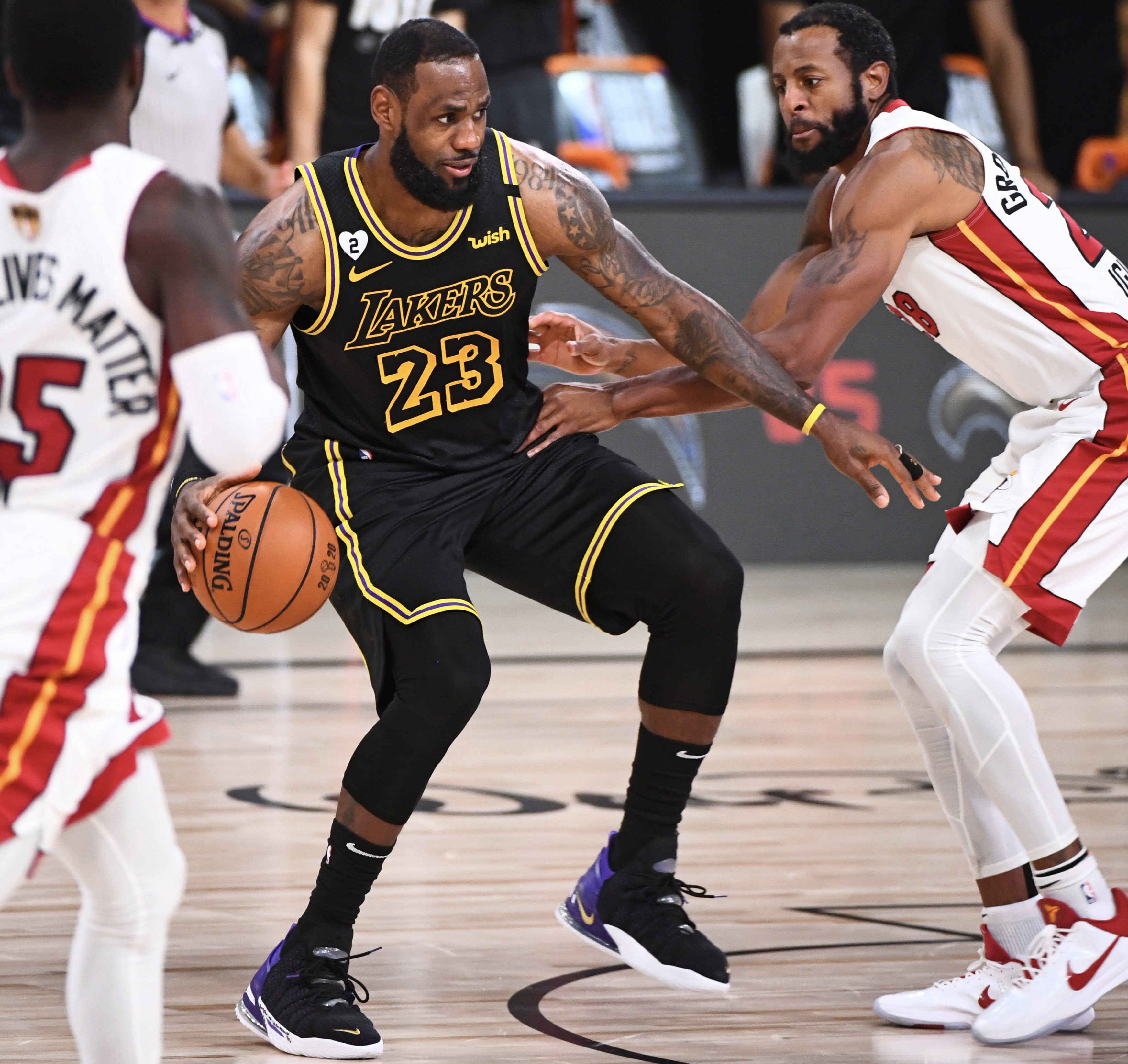 詹姆斯：无论经历高光还是低谷，我一向保持平稳心态