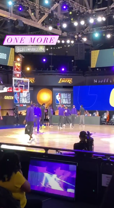 亲自督战！丹尼-格林未婚妻观战总决赛第五场