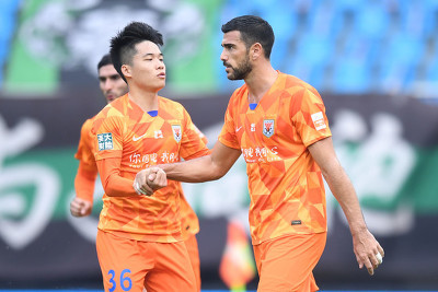 GIF：巴坎布手球送点佩莱命中，鲁能1-0国安