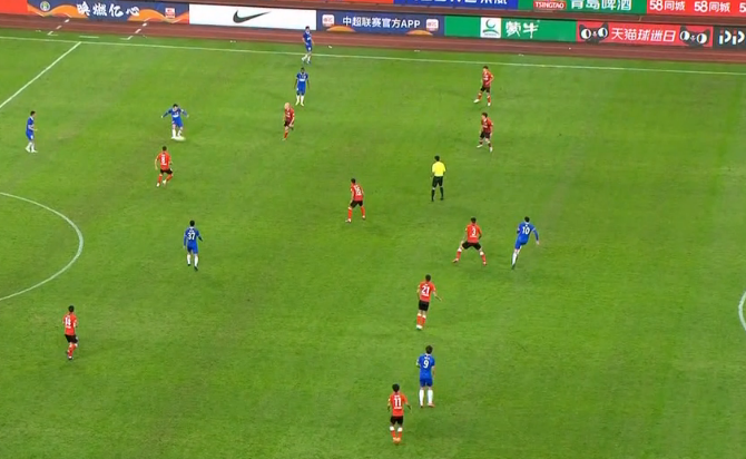 GIF：越位在先，曹赟定助攻莫雷诺单刀破门被吹越位