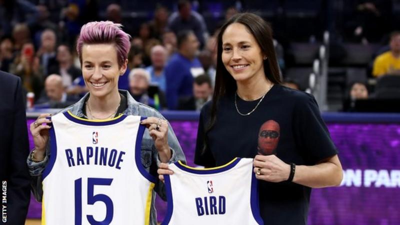 BBC:美国女足名将拉皮埃诺与WNBA球员伯德订婚