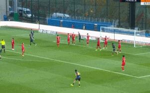 GIF：空中优势！托西奇头球破门，富力2-1建业