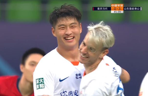 GIF：换边闪击！郭田雨下半场开场破门，鲁能3-0重庆