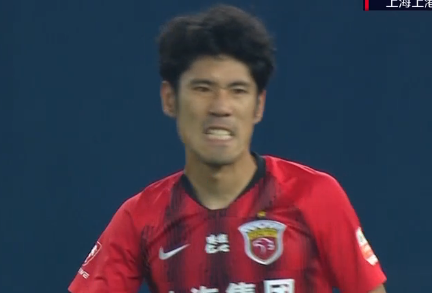 GIF：神了！郭全博扑出吕文君近距离大力抽射