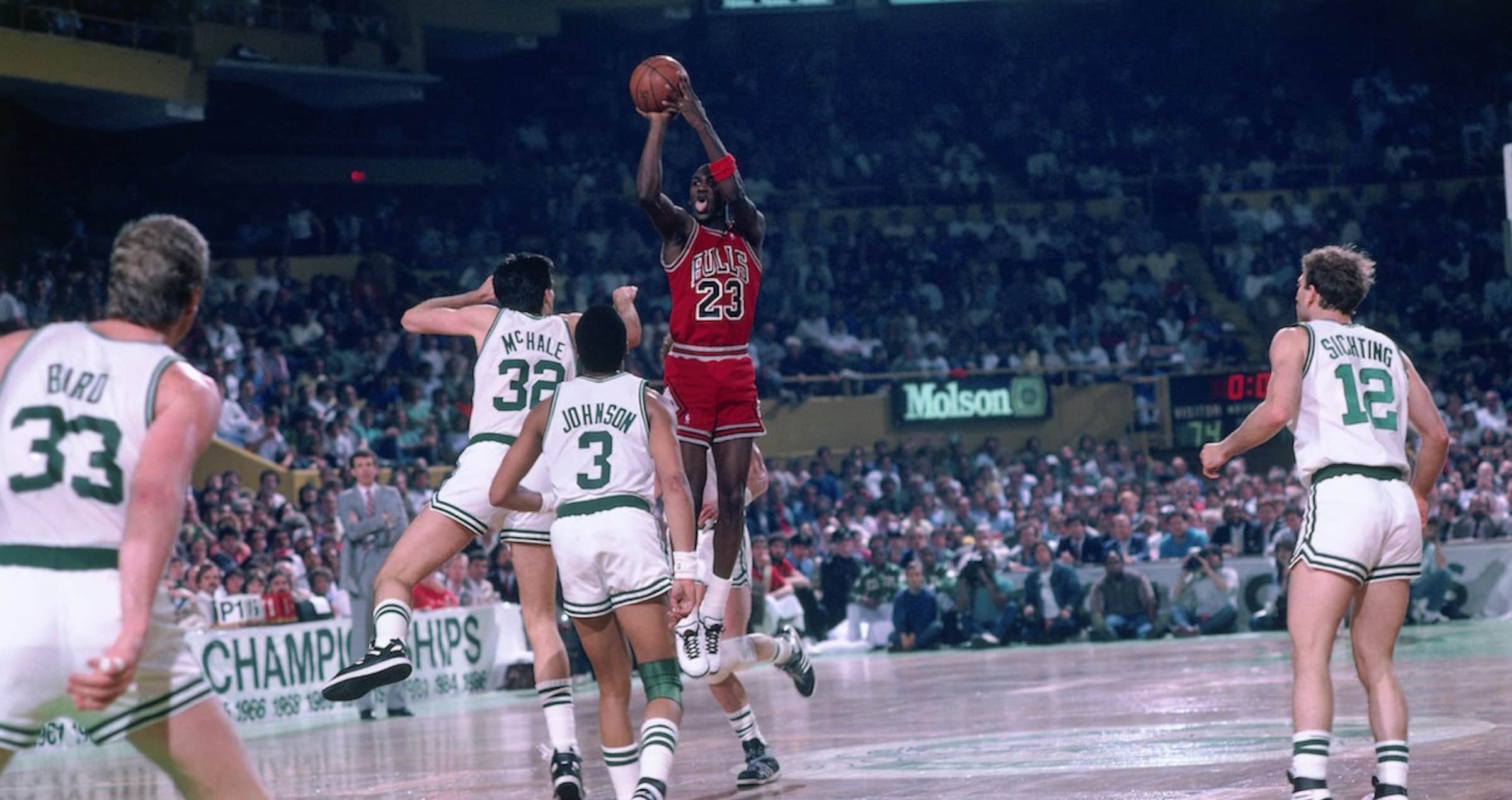 198虎扑11月9日讯 hoops nostalgia今天发布了迈克尔-乔丹的比赛集锦