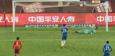 GIF：高拉特禁区内手球送点，彭欣力主罚命中