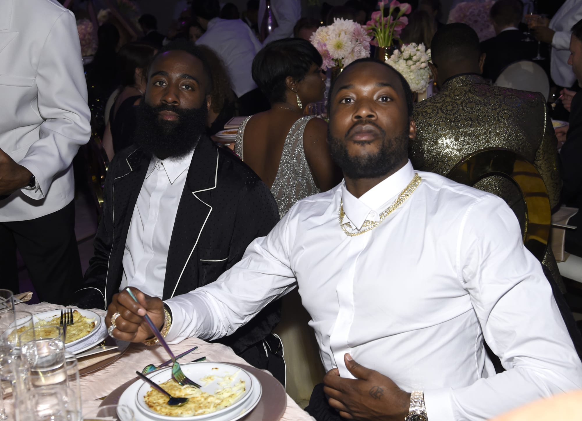 来自费城的知名歌手Meek Mill一直在招募哈亚博官网登加盟76人