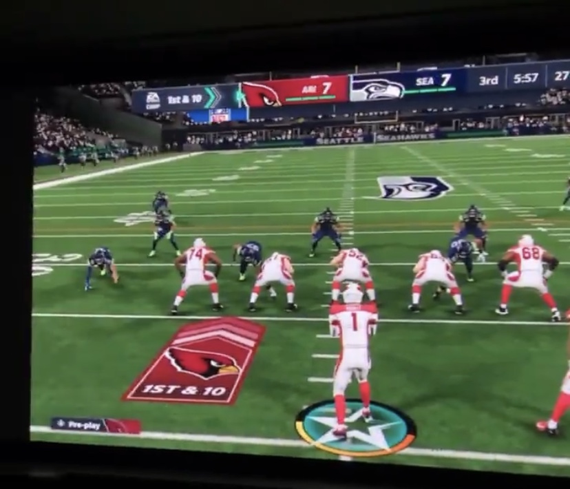 詹姆斯晒玩NFL游戏画面：比赛之前的比赛