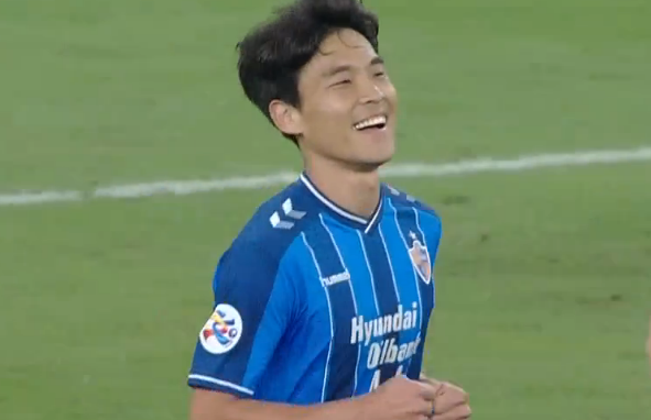 GIF：攻破旧主，金基熙头球后蹭破门！蔚山3-0申花
