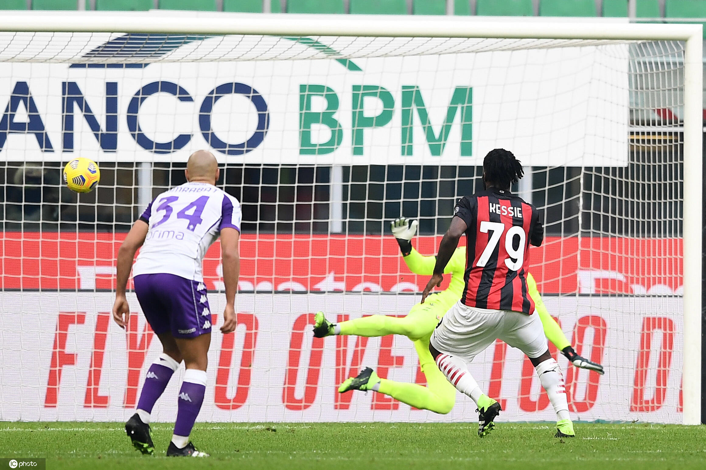 半场：凯西传射+失点罗马尼奥利破门，米兰2-0佛罗伦萨