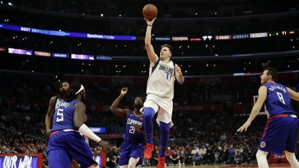 ins博主晒东契奇单手投篮集